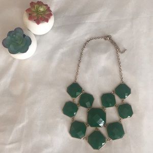 Green statement necklace 💚